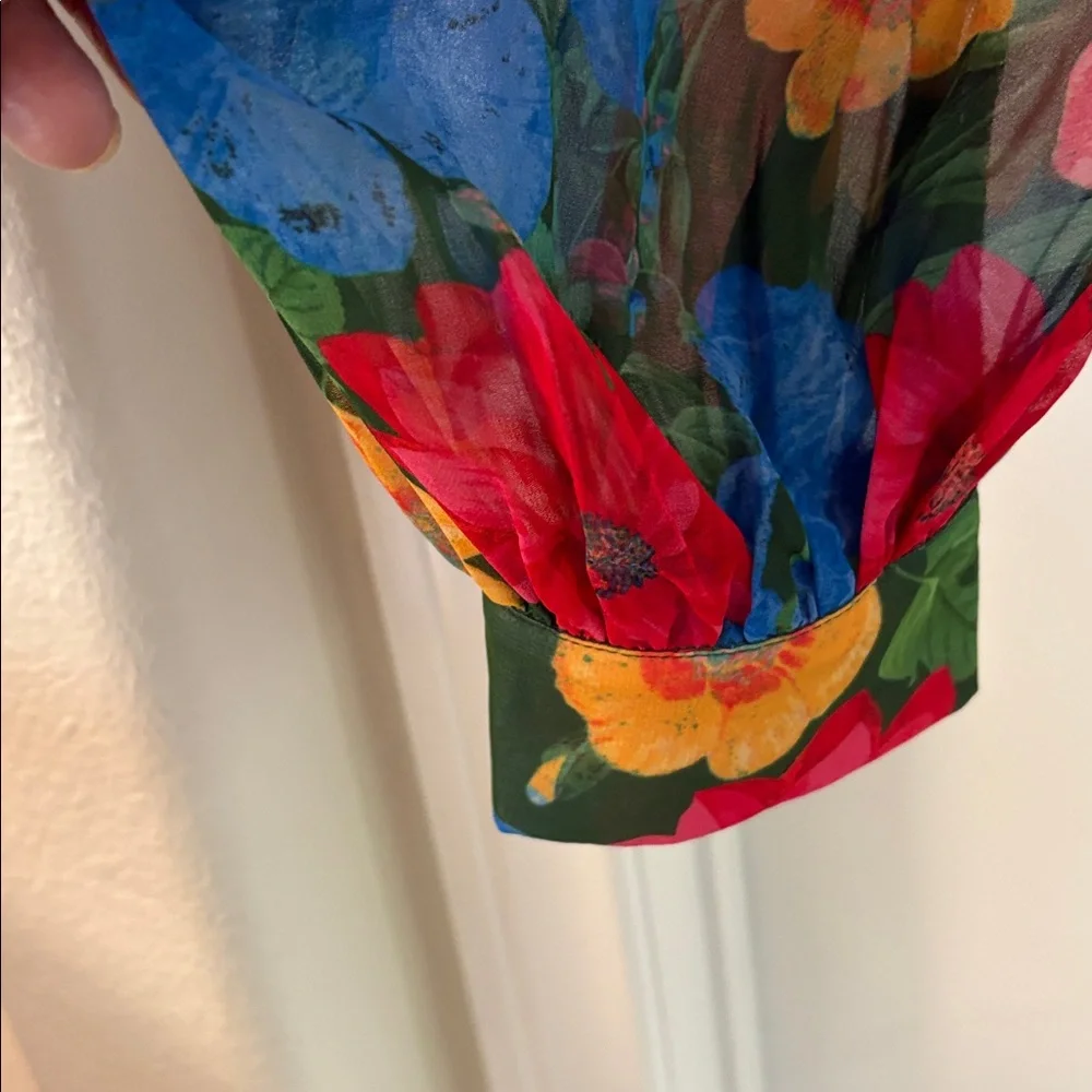 Brand of OLIVCEUS. Floral red and blu and green and  yelow. Size M - Picture 3 of 8